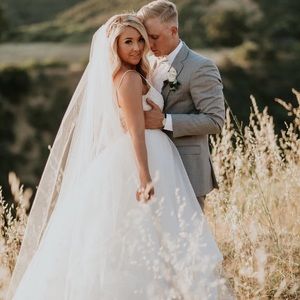NEW Wedding Veil in Light Ivory 7.5 ft Chapel
